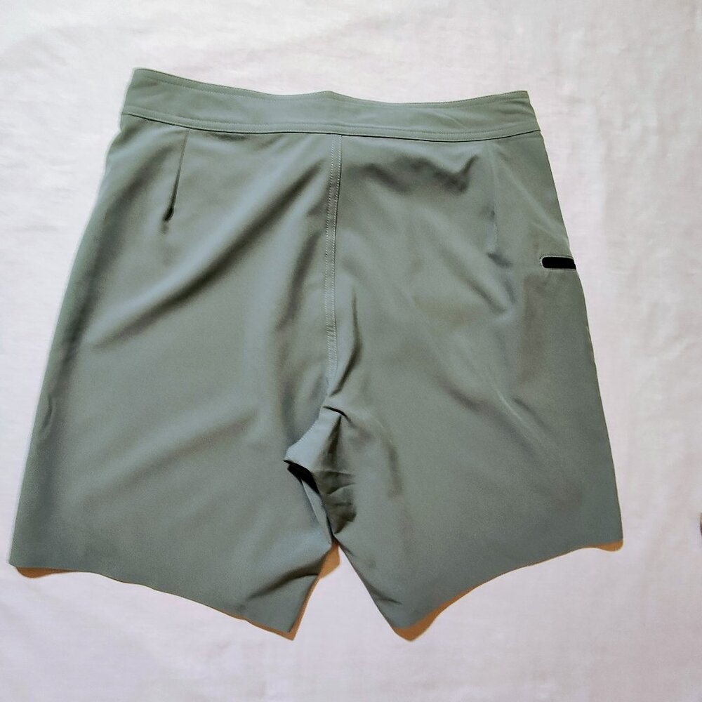 TYR Men's 32 Boardshorts NWT - Picture 2 of 7